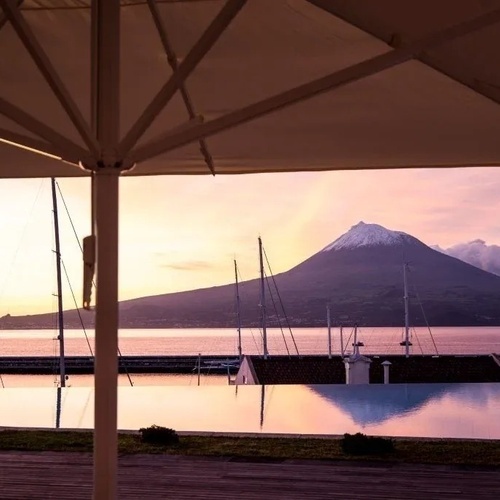 PISCINA EXTERIOR CON PICO VISTA