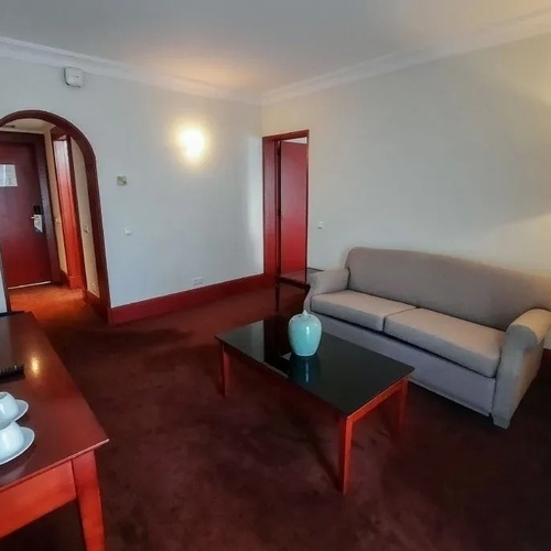 EDIFICIO PRINCIPAL - SALA DE ESTAR DE LA SUITE DELUXE