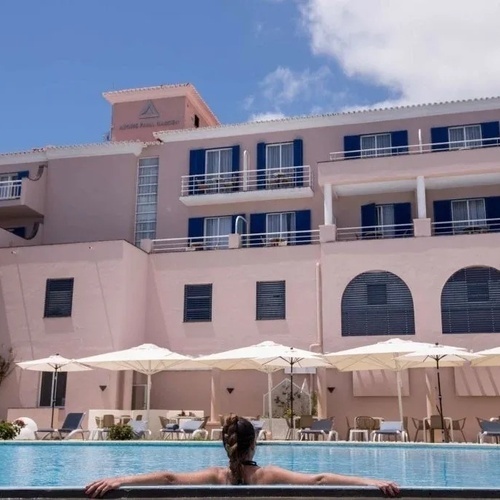 PISCINA AL AIRE LIBRE