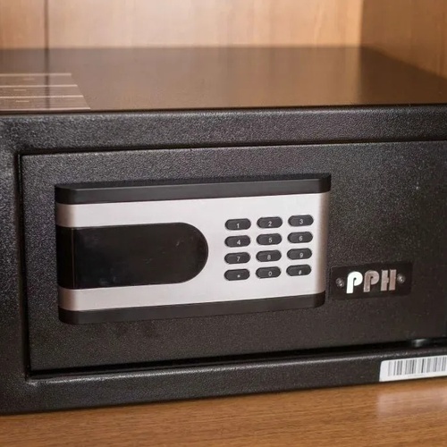 Caja fuerte en la habitación