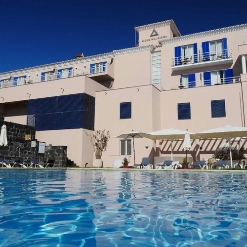 PISCINA AL AIRE LIBRE