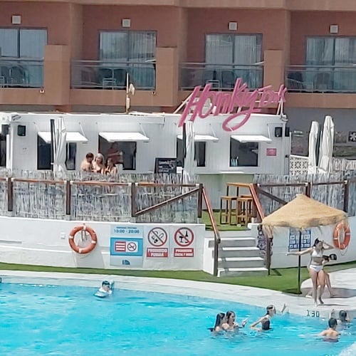 Nuevo Honky Tonk Pool Bar