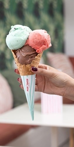 a red and white sign that says ice fresh fruit