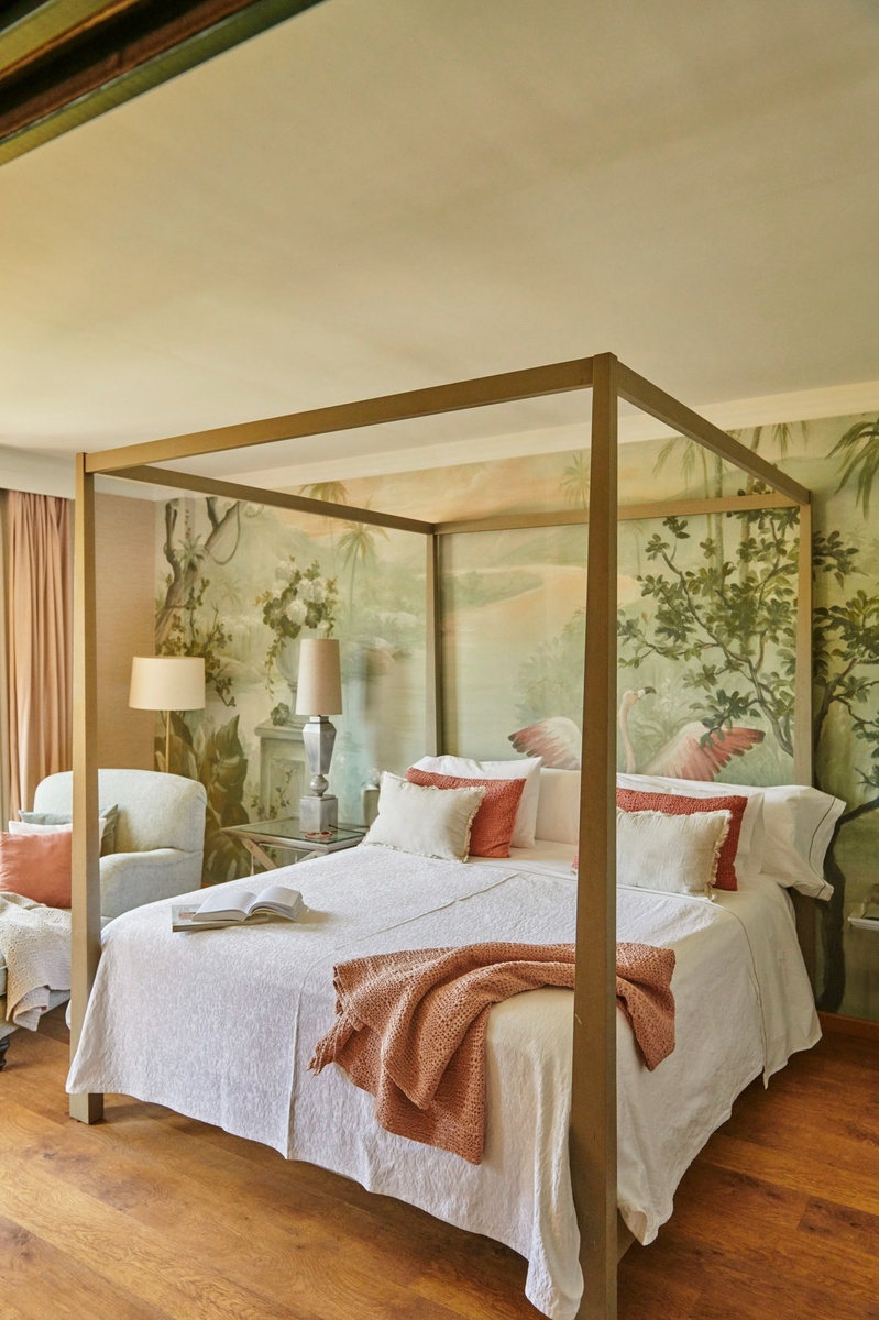 Hotel bedroom