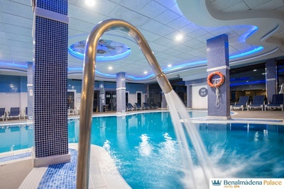 Piscina interior y Spa