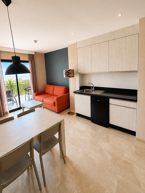 Modern appartement met keuken, woonkamer en eethoek in het Benalmádena Palace