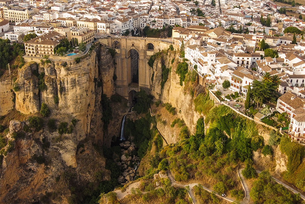 Hotel en Ronda, BENESTE: Corporativa, España, con vistas al Tajo y cascada