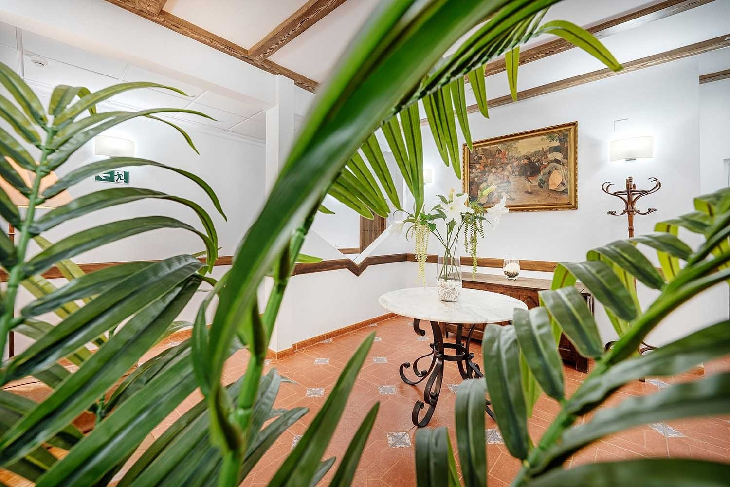 Elegant lobby with marble table and art, part of Services | Cazorla Hotel | Beneste Hotels | Official Website.