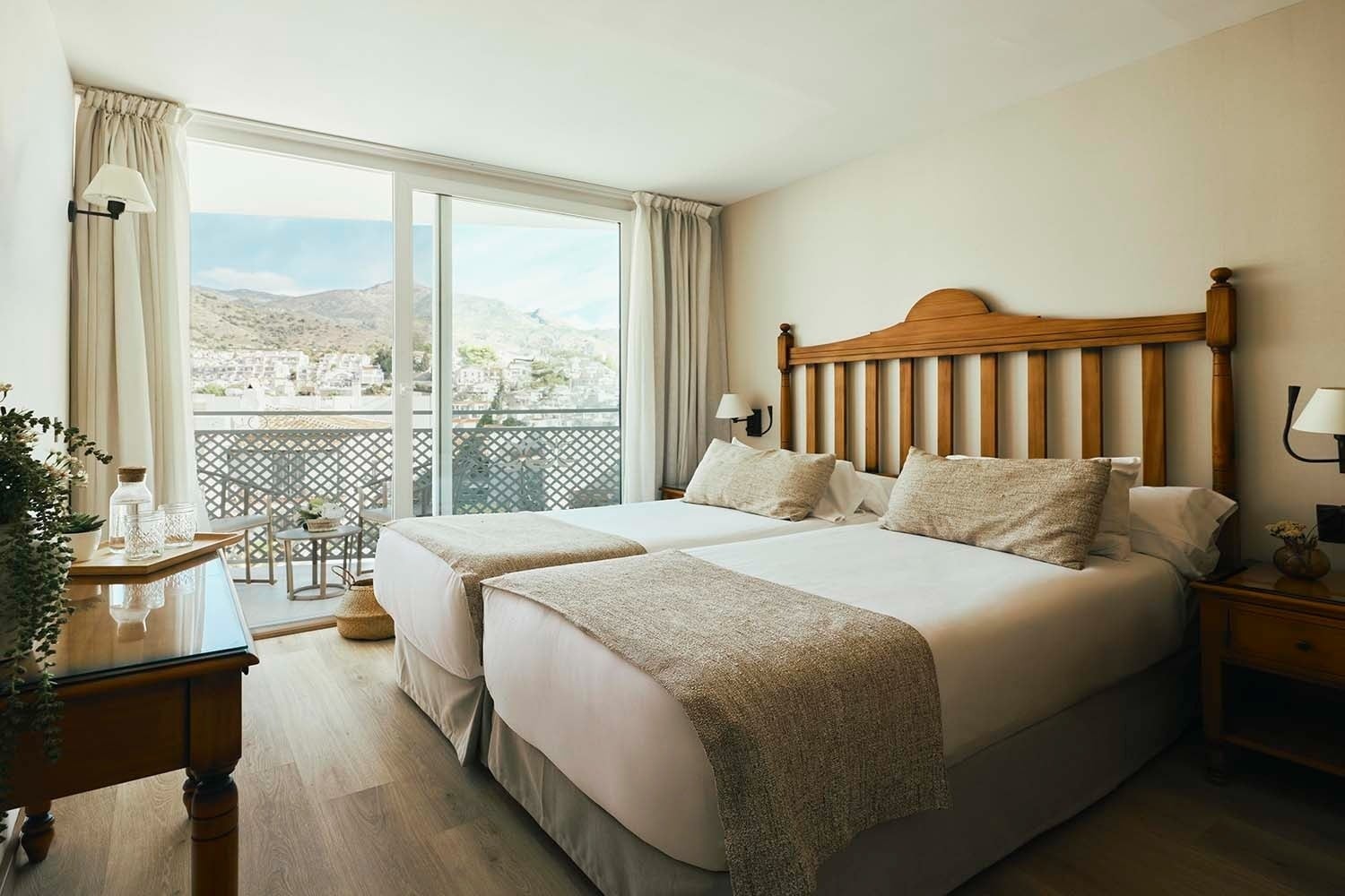 Habitación doble con balcón y vistas panorámicas en Villa Flamenca | Beneste Hoteles