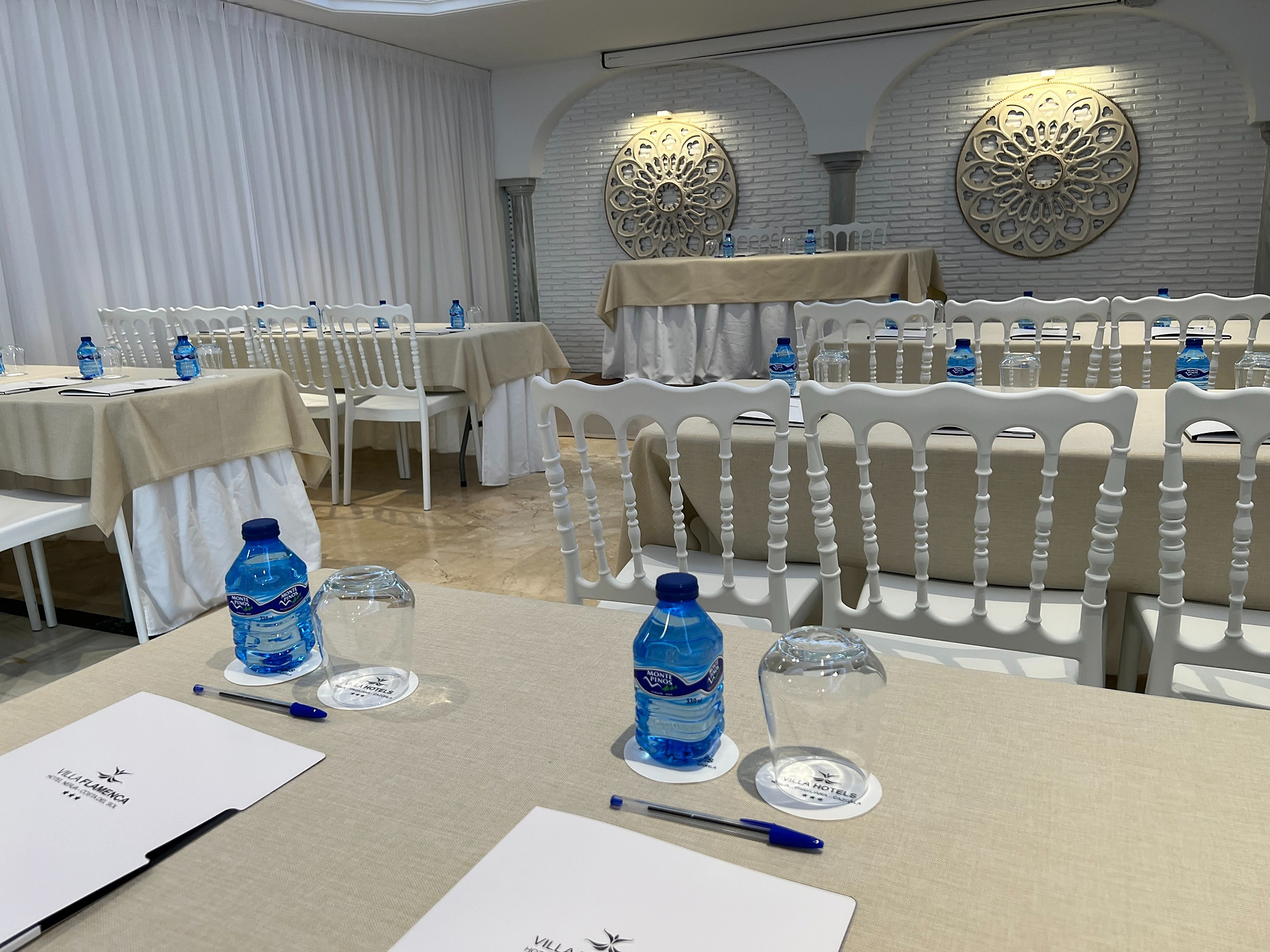 Salón de eventos en Villa Flamenca, perfecto para reuniones. Eventos | Villa Flamenca | Beneste Hoteles | Web oficial.