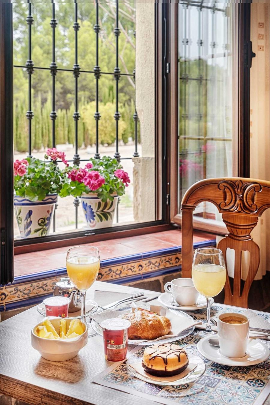 Enjoy a delightful breakfast spread by the window at Cazorla Hotel | Beneste Hotels.