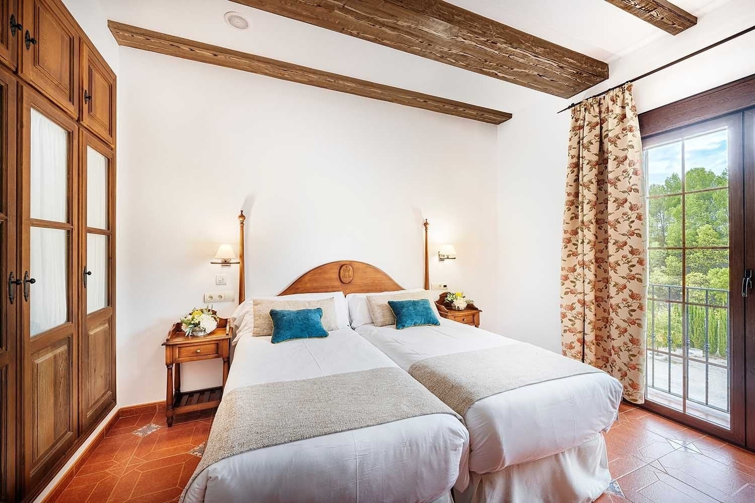Habitación doble con camas separadas, ideal para tu estancia en Cazorla Hotel | Beneste Hoteles.
