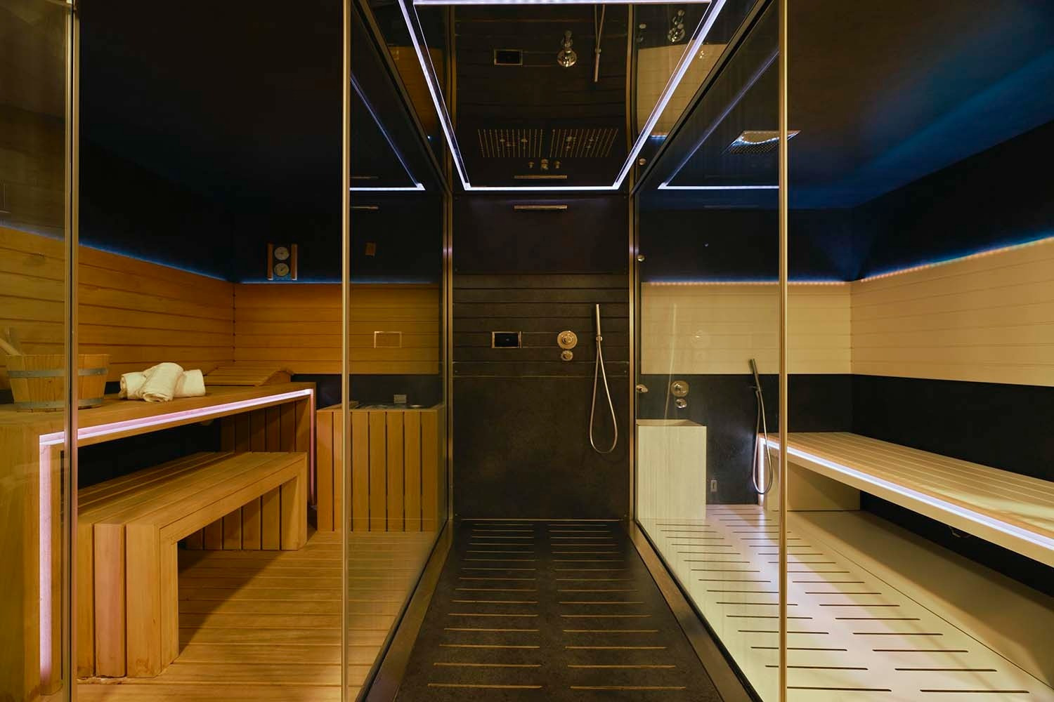 Relájate en la sauna y ducha de Villa Flamenca | Beneste Hoteles.