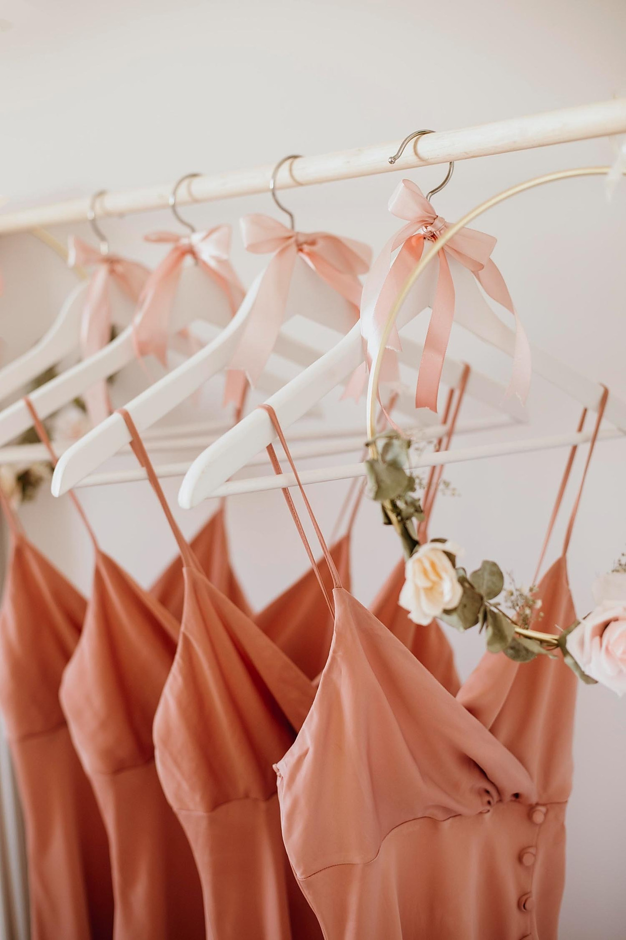 Bridesmaid dresses in coral silk, perfect for your wedding. Celebrations | Villa Flamenca | Beneste Hotels | Official Website