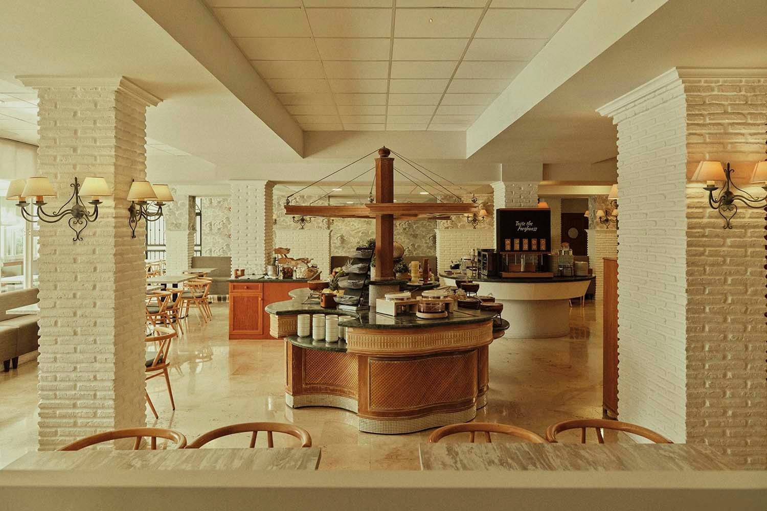 Gastronomía en Beneste Hoteles: buffet abierto en Villa Flamenca. Reserva web oficial.