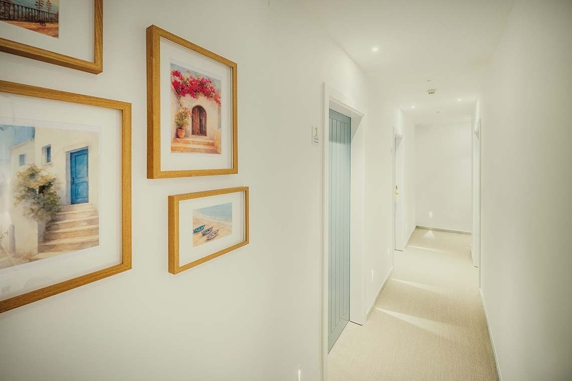 Decoración de pasillo en Nerja Hostal | Beneste Hoteles | Web oficial