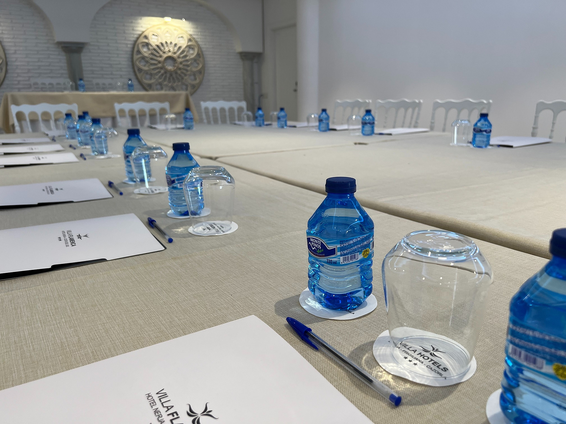 Salón de eventos preparado en Villa Flamenca, Beneste Hoteles. Bodas y reuniones.