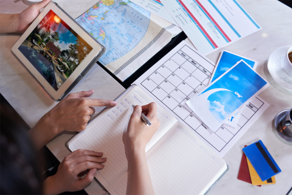 Planifica tus vacaciones con un itinerario personalizado, mapas y folletos. BENESTE: Corporativa