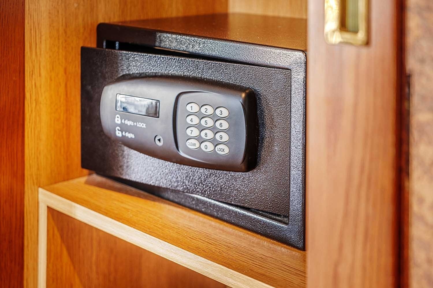 Caja fuerte digital en la habitación en Frigiliana Hotel | Beneste Hoteles | Web oficial