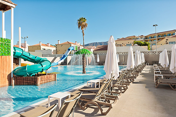 Parque acuático y tumbonas en Hotel Best Jacaranda, Tenerife | Best Hotels | Mejor Precio.