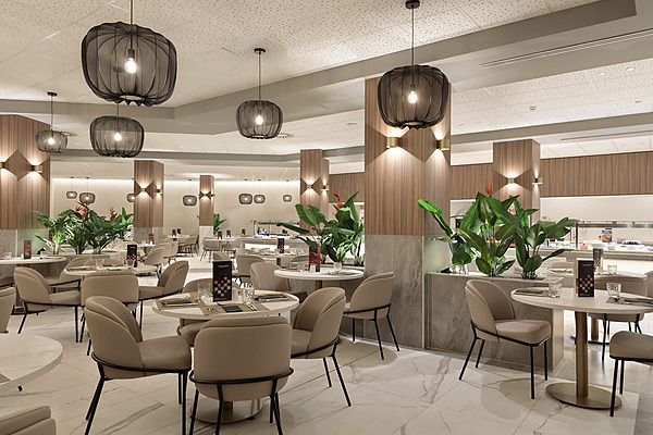 Comedor elegante con plantas y Hotel Best Jacaranda, Tenerife | Best Hotels | Mejor Precio, mesas preparadas para disfrutar.
