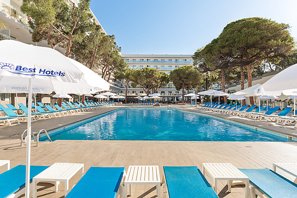 Piscina y tumbonas en hotel Best Hotels Best Oasis Park, Salou  | Best hotels | Mejor precio.