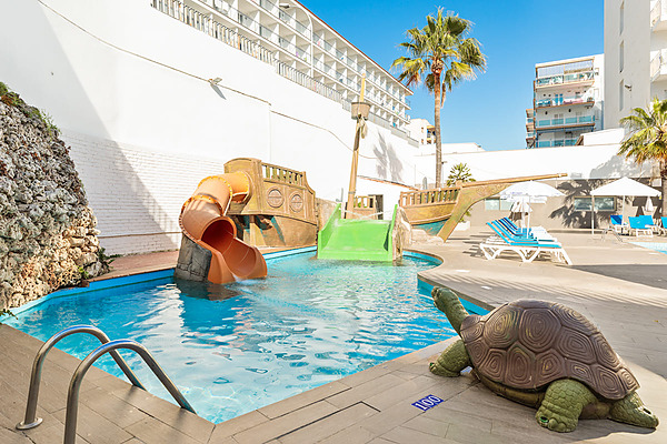 Tobogán y diversión para niños en la piscina de este Best Oasis Park, Salou  | Best hotels | Mejor precio.