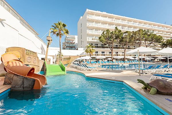 Piscina infantil con toboganes y tortuga decorativa enBest Oasis Park, Salou  | Best hotels | Mejor precio
