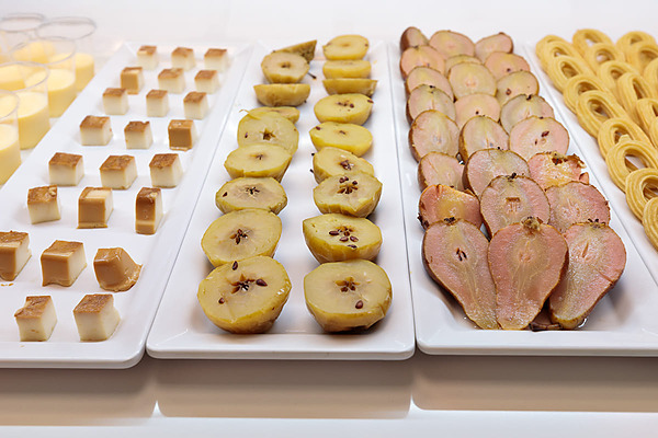 Dulces y postres en Best Oasis Park, Salou  | Best hotels | Mejor precio: mini pasteles, peras asadas y churros.