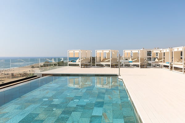 Piscina y cabañas de lujo con vistas al mar, un sitio perfecto para tu Hotel Best Oasis Tropical, Mojácar | Best Hotels | Mejor Precio.