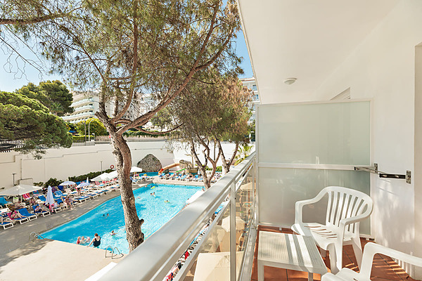 Habitación doble con vistas al exterior, escritorio y TV. Best Oasis Park, Salou  | Best hotels | Mejor precio