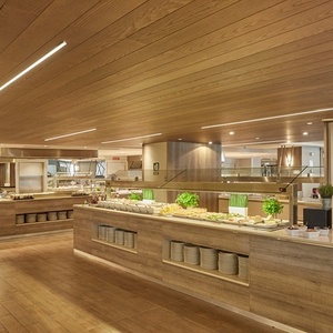 un buffet en un restaurante con una puerta de salida a la izquierda