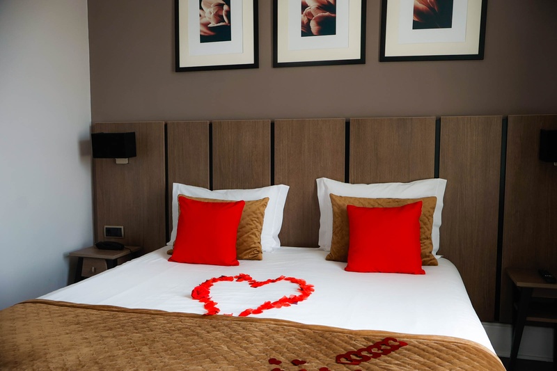 Quartos Twin com decoração elegante, promovendo o bem-estar em Vizela.