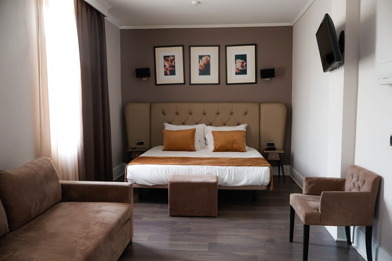 Quarto twin com decoração moderna e foco no bem-estar em Vizela.