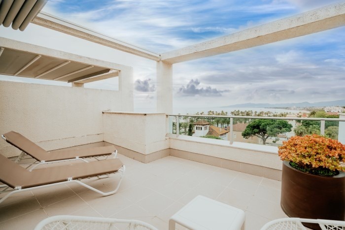 Suite Mediterranea | Top-Floor Club Sea View 