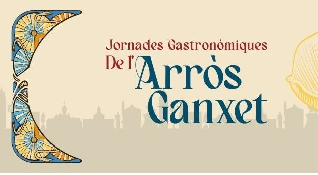 una mujer en un disfraz está riendo mientras confeti cae sobre ella