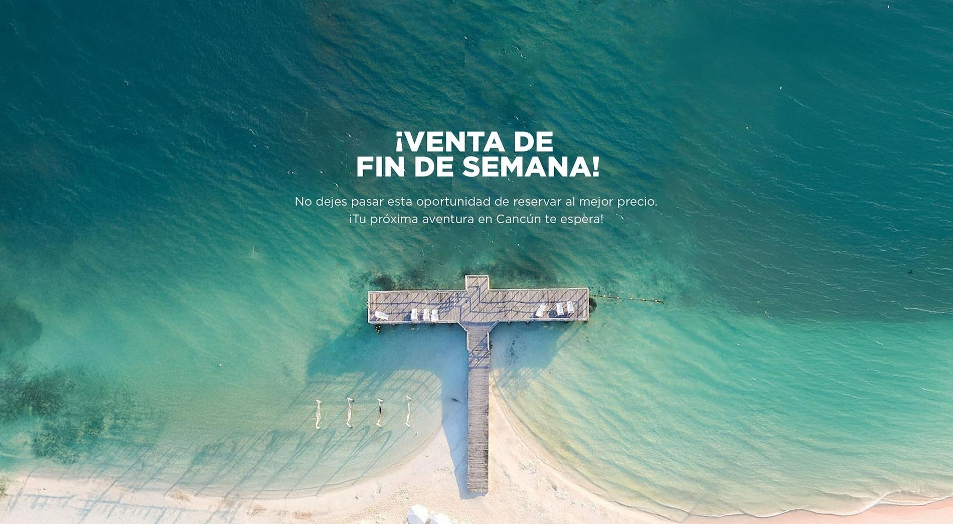 una vista aérea de un muelle en la playa con la palabra venta de fin de semana