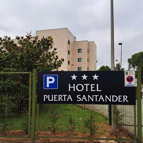 a sign that says hotel puerta santander on it