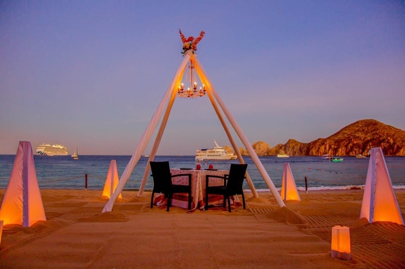 Exclusive dinner on the beach in Los Cabos
