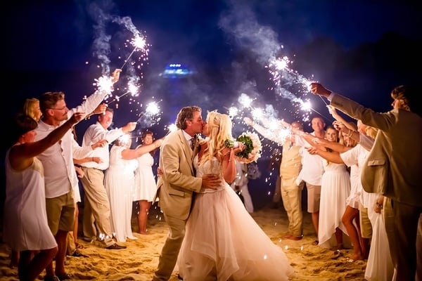 Celebrate your white wedding on the beach of Los Cabos
