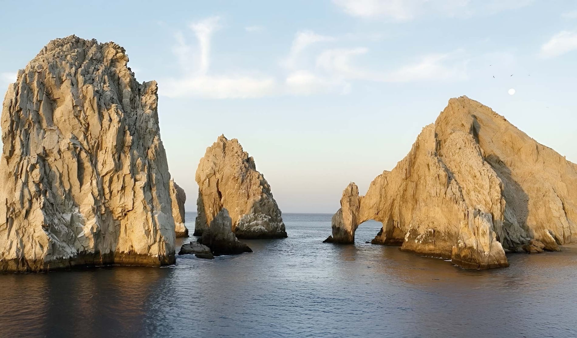 Iconic arch rock formation near Casa Dorada hotel, Cabo San Lucas