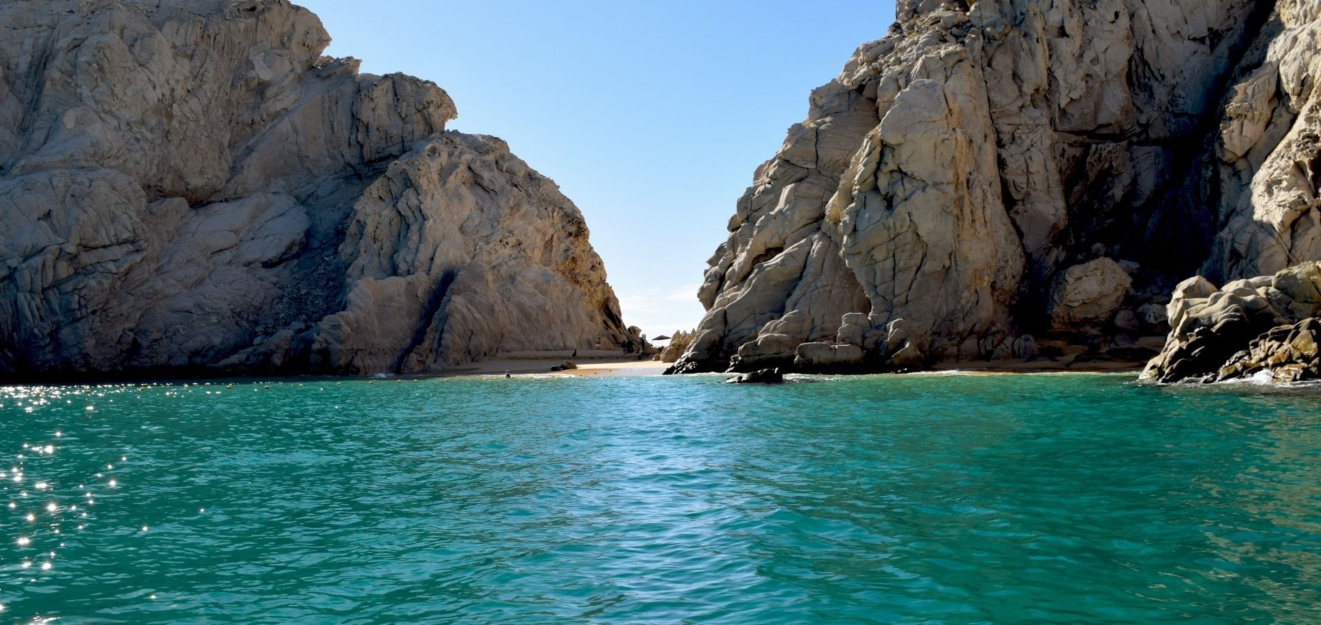 Casa Dorada Los Cabos: Stunning beach and rock formations.