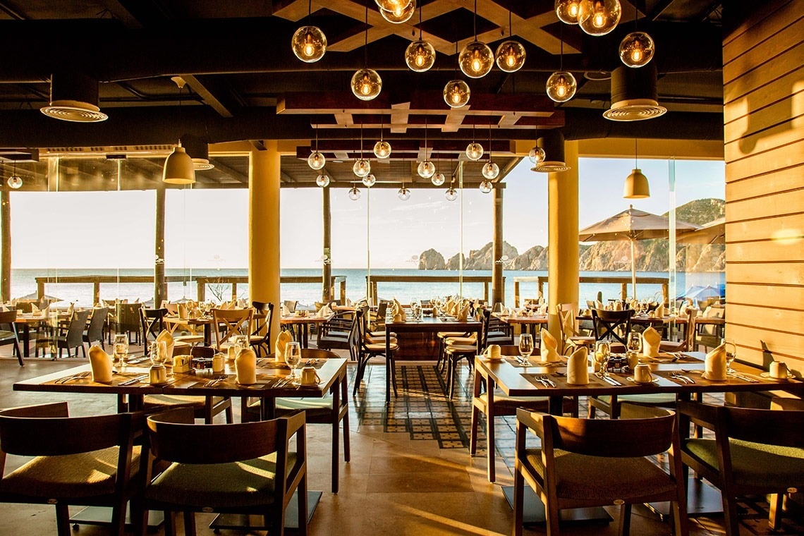 Restaurante con vistas a la playa