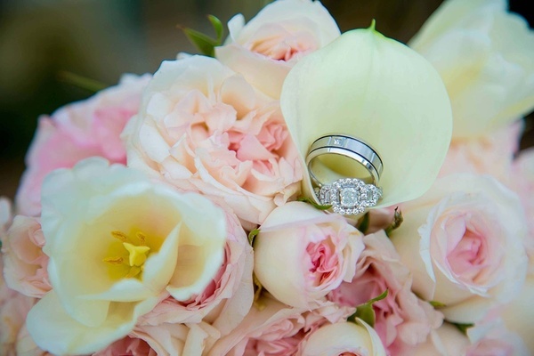 Roses and ring for wedding