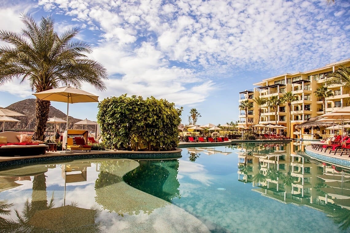 Kreuzfahrtschiff vor Cabo San Lucas mit Strandblick: Frühbucher-Special | Hotel Casa Dorada Los Cabos Resort & Spa