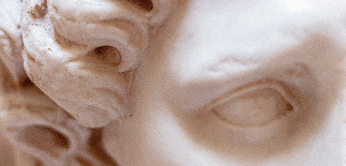 a close up of a statue 's nose and eyes