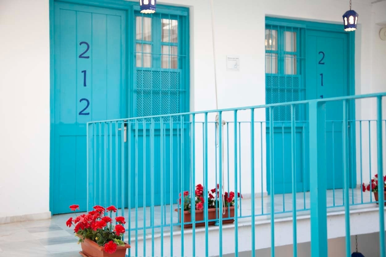 Türen 212 & 211 im Casual de las Letras Sevilla, einem Hotel mit literarischem Thema.