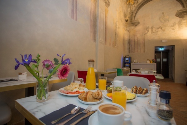 a table with plates of food and a bottle of orange juice