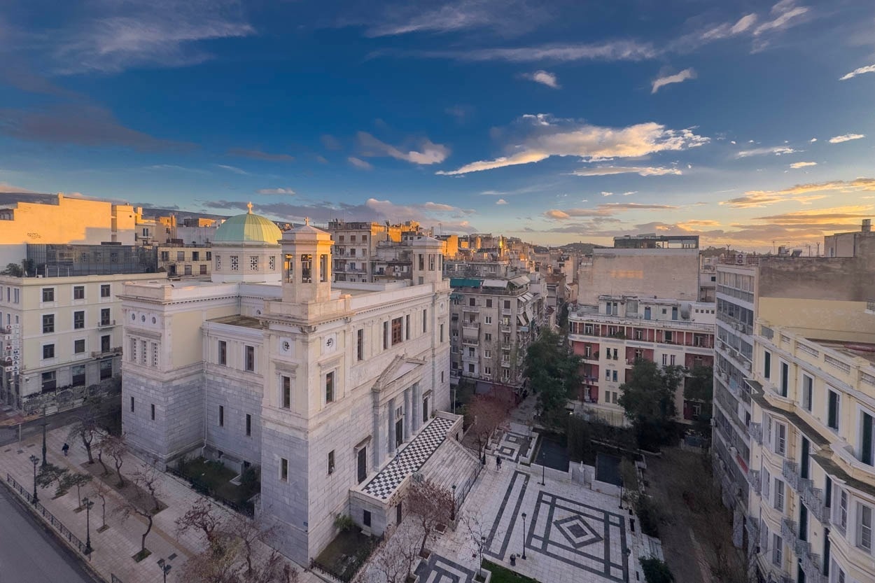Casual Kubic Athens: Großartige Aussicht auf die Stadt und Kirche vom Smart Hotel im Zentrum.