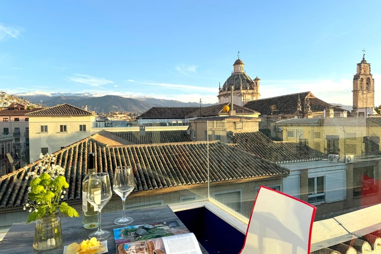 Vista de tejados de Granada desde Casual Ilbira Granada - Hotel boutique en el centro histórico.